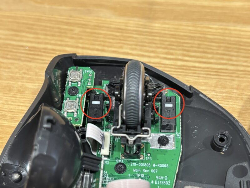 内部のクリック用ボタンが映されたMX Ergoの写真